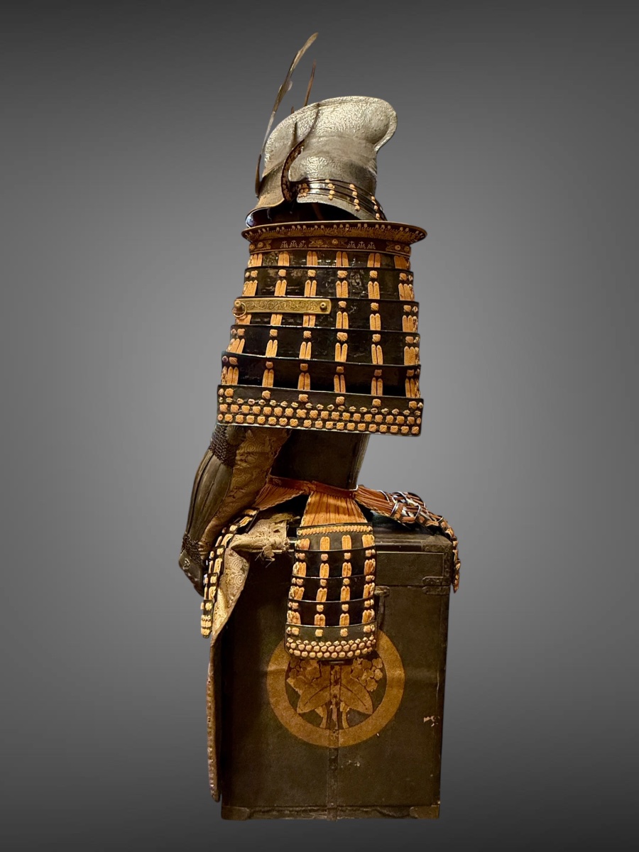 Complete Samurai Armor - Edo Period (1603–1868).-photo-1