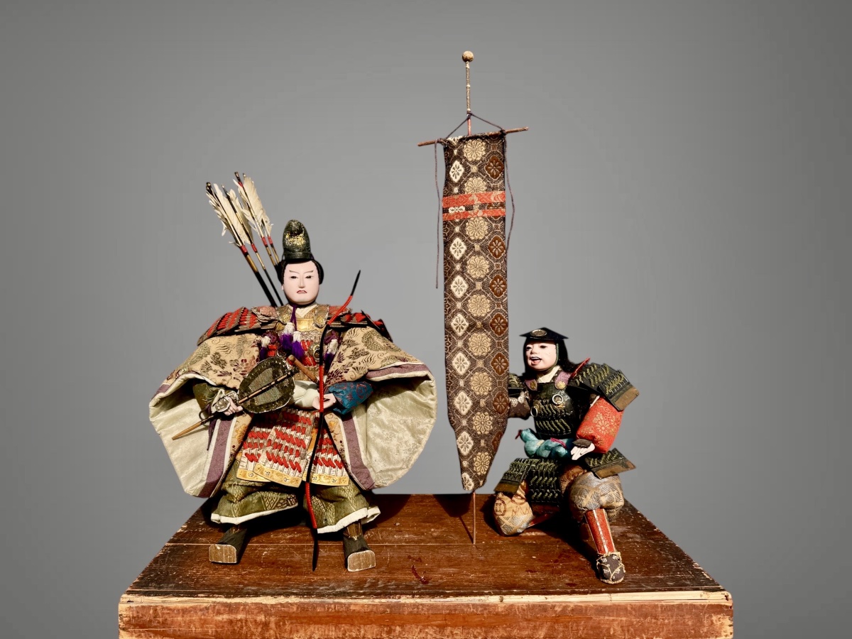 Ensemble de deux poupées Musha Ningyô Figurant un Samuraï et son écuyer - Période Meiji. -photo-3