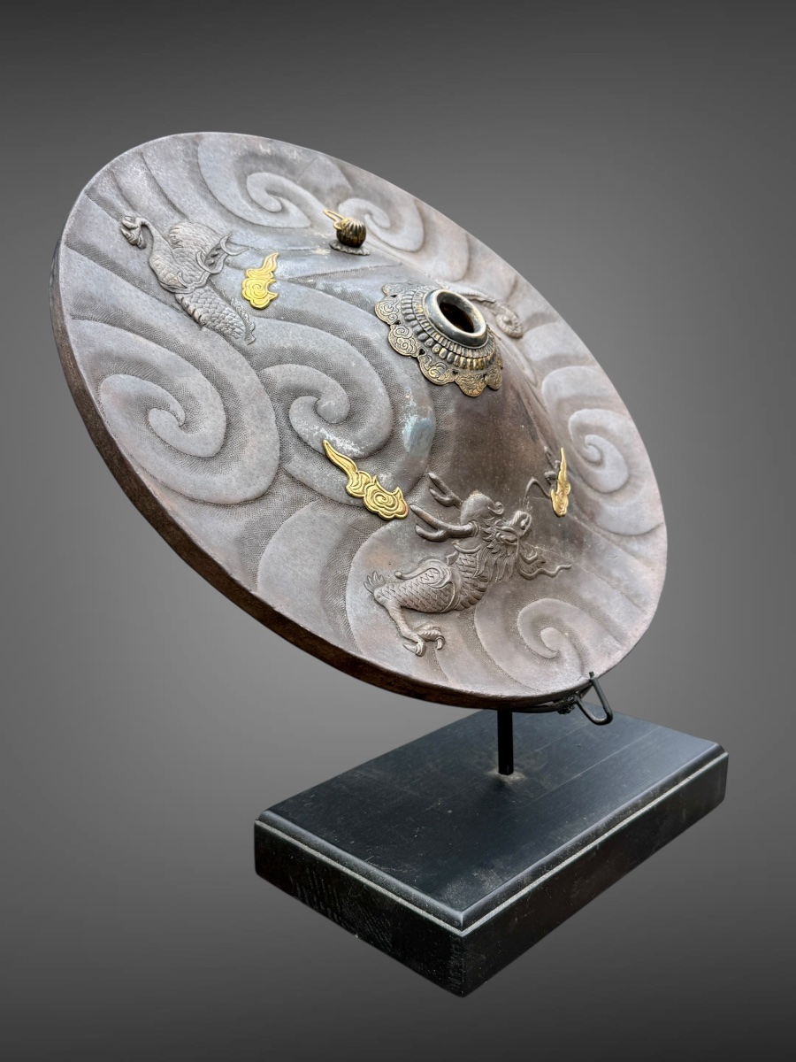 Iron Samurai Jingasa, Signed - Diameter: 38.3 Cm - Edo Period (1603–1868).-photo-3