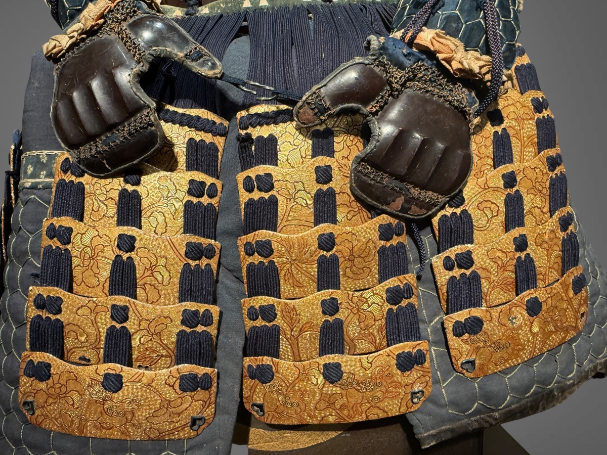 Complete Samurai Armor From The Ikeda Clan, With A Signed Kabuto—mid-edo Period (1603–1868).-photo-4