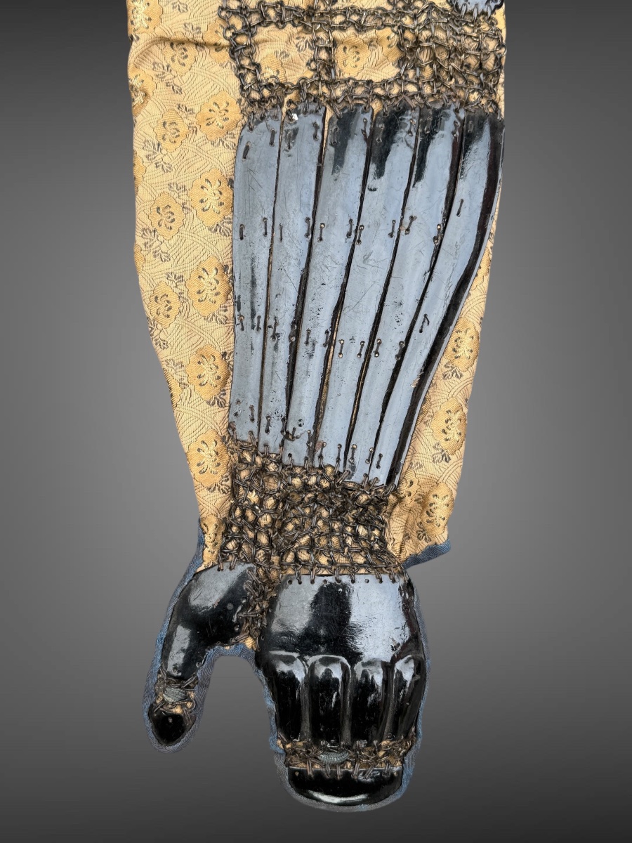 Paire de Kote de samuraï, protection de bras en fer forgé et cotte de maille - Époque Edo.-photo-2