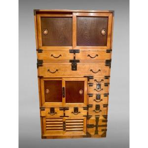 Important Kodansu Cabinet, Height: 164 Cm - Meiji Period (1868 - 1912).