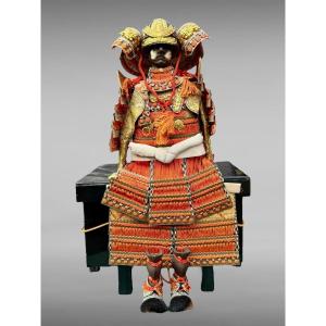 Poupée Musha Ningyô Figurant un armure miniature de Samuraï - Période Meiji (1868 - 1912).