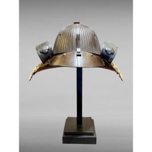 Kabuto De Samurai clan Asakura à 62 Lamelles saotome, signé Ieharu - Période Edo (1603-1868).