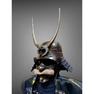 Maedate En Bois Sculpté Figurant Une Paire de Tenailles - Période Edo (1603 - 1868).