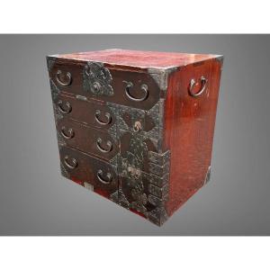 -Meuble Kodansu - Fin de la période Edo (XIXe) - Larg. 53,5 cm.