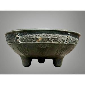 Large Bronze Basin In The Style Of Ding Cauldrons—china (20th Century).