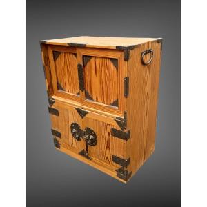 Small Kodansu Cabinet Made Of Paulownia Wood And Wrought Iron - Height: 60.5 Cm - Meiji Period (1868–1912).
