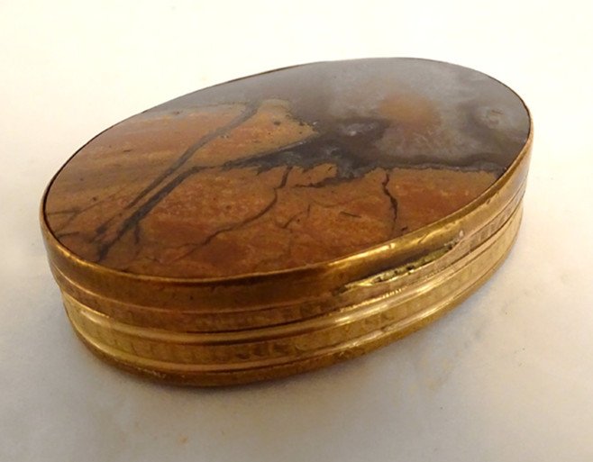 Small Oval Box Agate Pomponne Golden Metal XIXth Century
