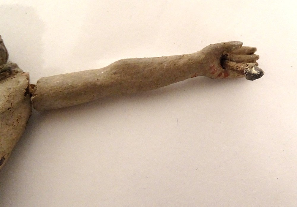 Petit Christ Crucifix Bois Polychrome Sculpté Plomb XVIIème Siècle-photo-1