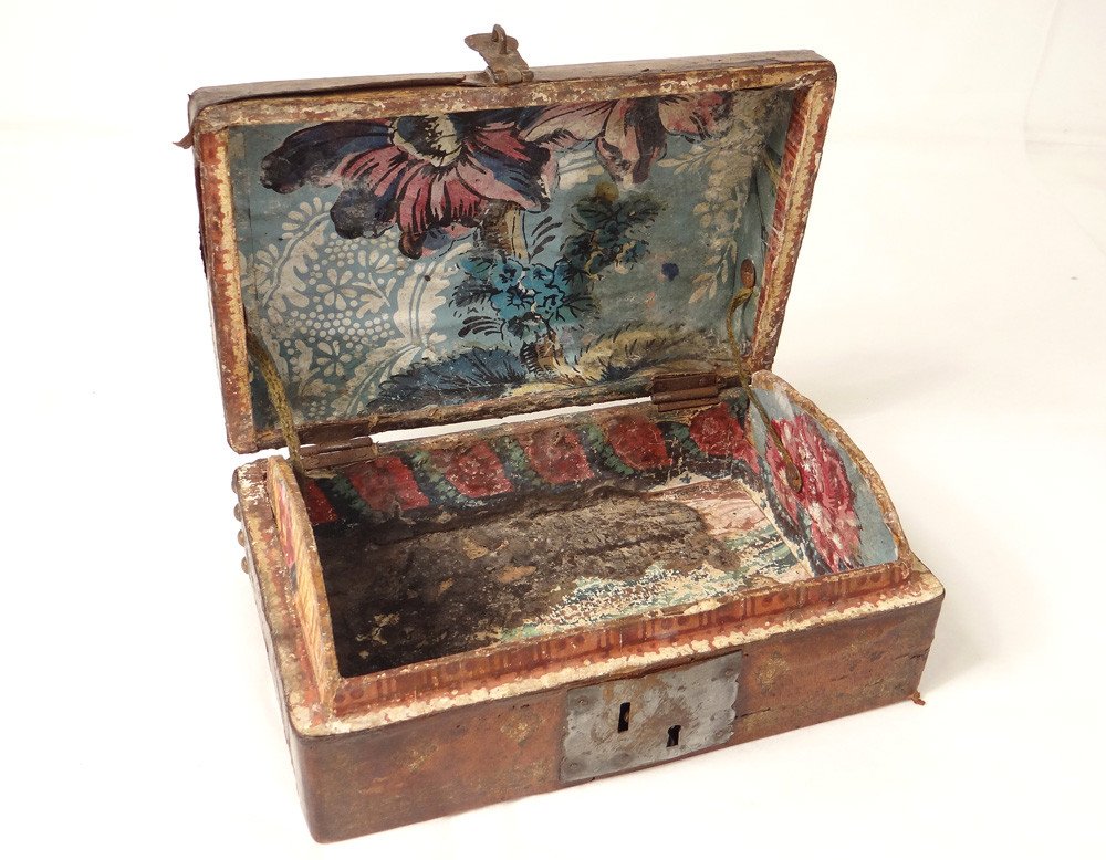 Coffret Boîte en Cuir Doré Au Fer Décor Fleurs  Fer Forgé  XVIIème Siècle-photo-3
