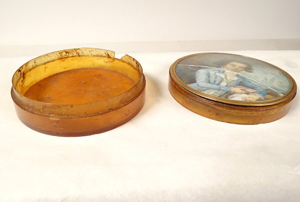 Boîte Ronde avec Miniature d'un Gentilhomme ou Lettré, en  écaille Blond, Fin XVIIIè-photo-4
