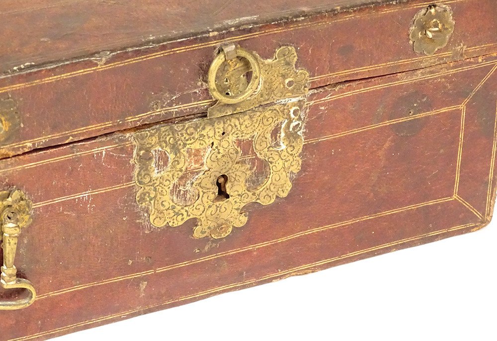 Coffret de Messager en Cuir Doré Au Fer et Laiton Doré,  Fin XVIIème Siècle-photo-2
