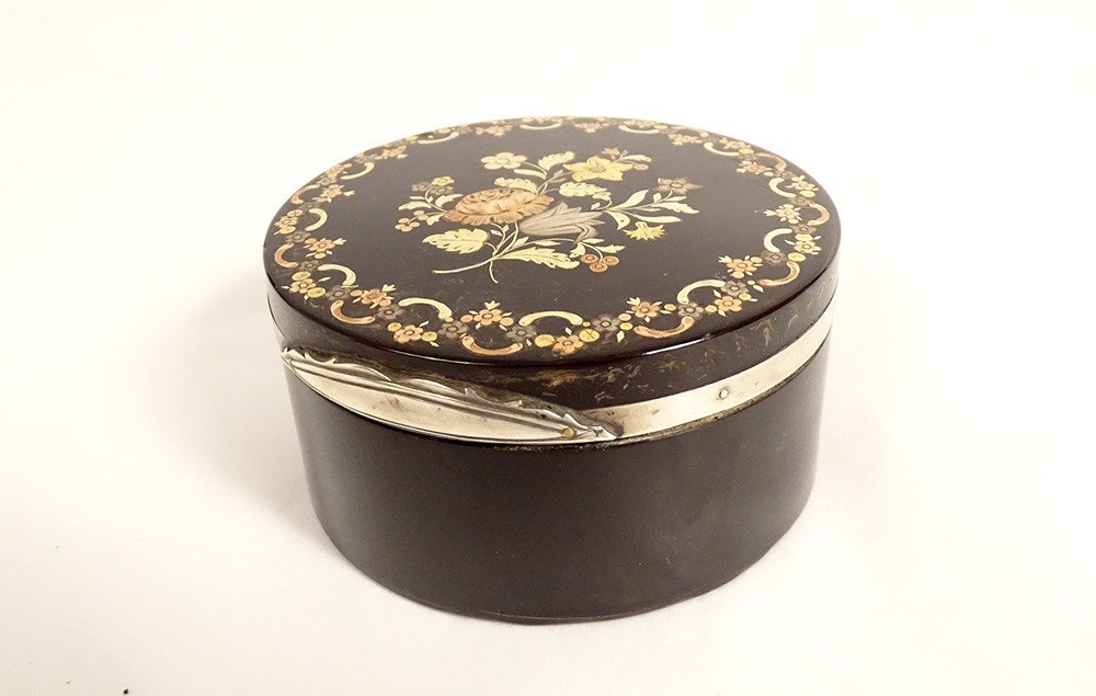 Small Round Box In Gold Stitched Tortoiseshell Bouquet Flowers Garlands 18th Century-photo-2