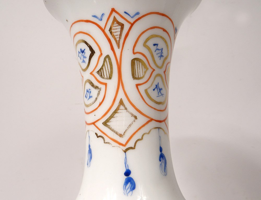 Bayeux Porcelain Baluster Vase Decorated With Chinese Characters And Phoenix 19th Century-photo-1