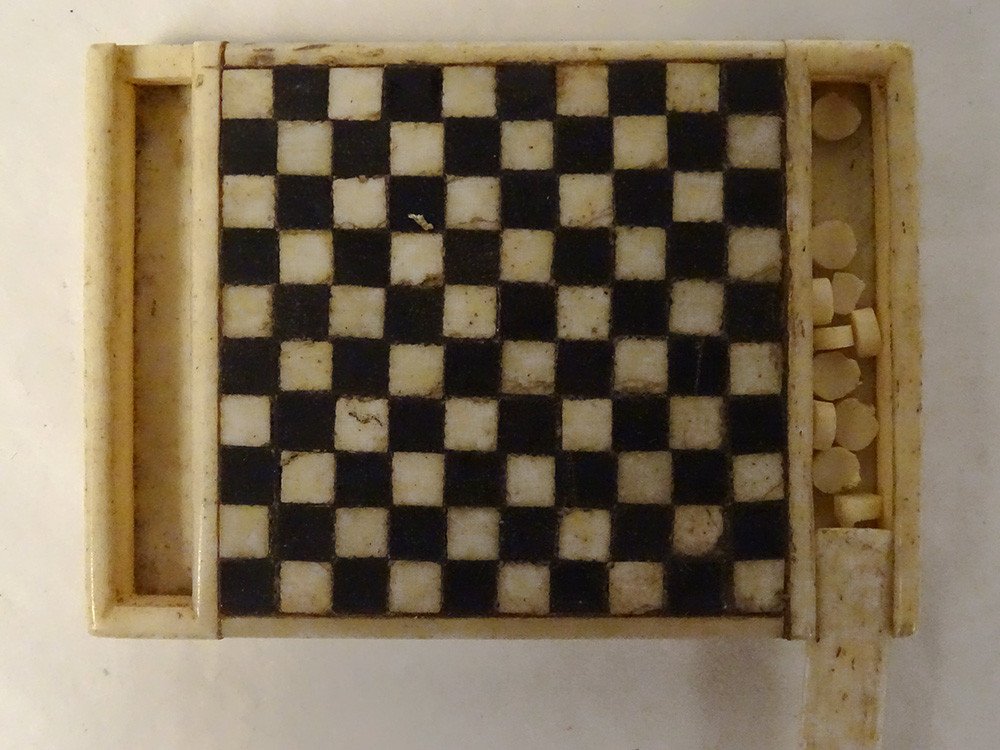 Miniature Checkers Game Checkerboard Tokens Carved Bone 19th Century-photo-2