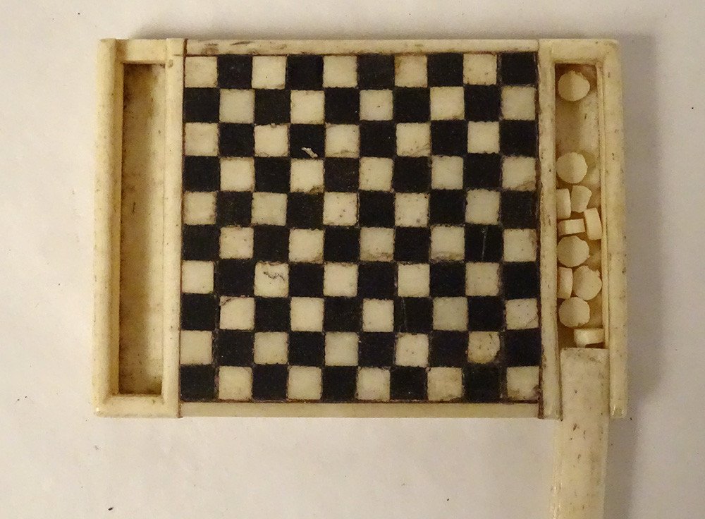 Miniature Checkers Game Checkerboard Tokens Carved Bone 19th Century-photo-3