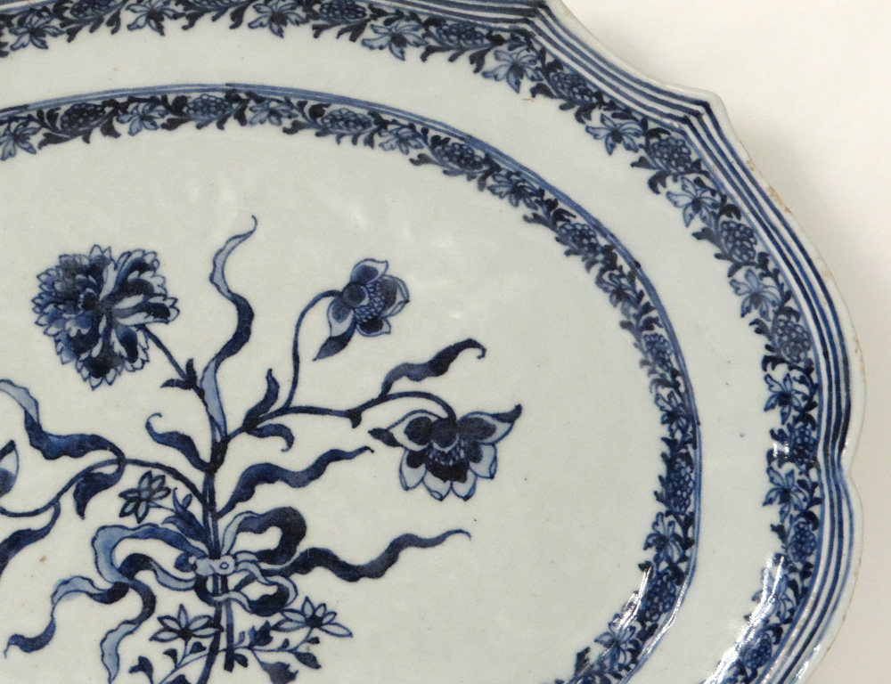 White Porcelain Dish Compagnie Des Indes Blue Flowers Kangxi XVIIIè-photo-4