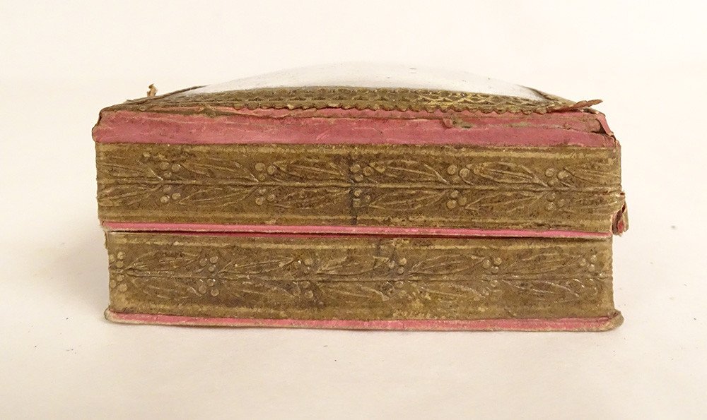 Small Cardboard Box Golden Paper Rebus Romantic Flowers 19th Century-photo-1