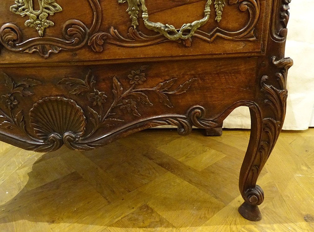 Small Provençal Sauteuse Commode Walnut Carved Bronze Shells XVIIIth-photo-3