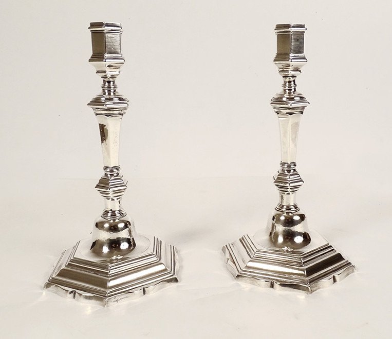 Pair Of Louis XV Candlesticks In Solid Silver, Farmers General, Rennes, 1154gr, 18th Century