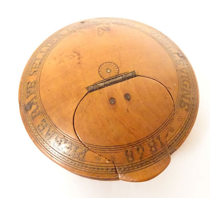 Tabatière Lenticulaire Buis Pierre Raye Sellier Vieillevigne 1868 XIXème
