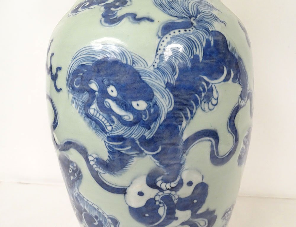 Vase Balustre Porcelaine Blanc Bleu Chine Lions Bouddhiques Chiens Fô XIXè-photo-2
