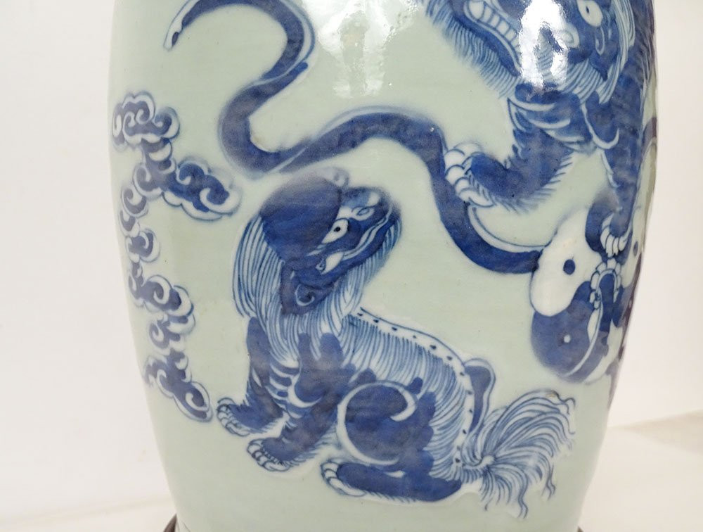 Vase Balustre Porcelaine Blanc Bleu Chine Lions Bouddhiques Chiens Fô XIXè-photo-3