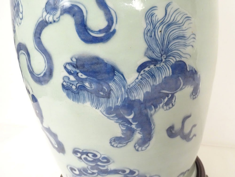 Vase Balustre Porcelaine Blanc Bleu Chine Lions Bouddhiques Chiens Fô XIXè-photo-3