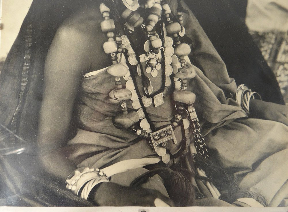 4 photographies Jean Besancenot Afrique Maroc costumes parure enfants XXème-photo-6