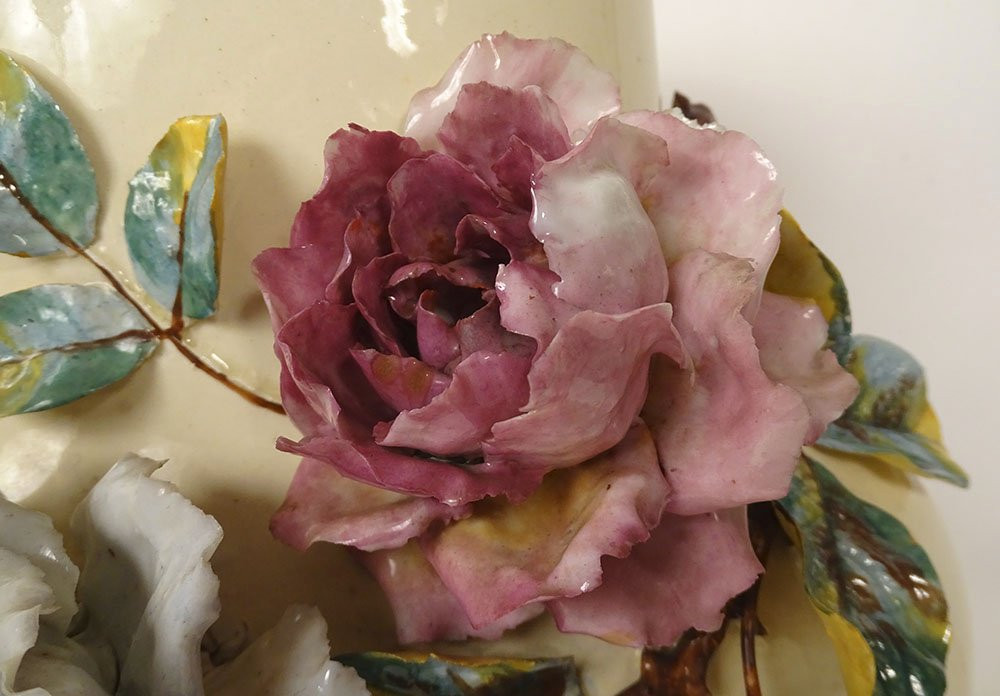 Grand vase barbotine bouquet fleurs colorées roses Saint Denis XIXè siècle-photo-3