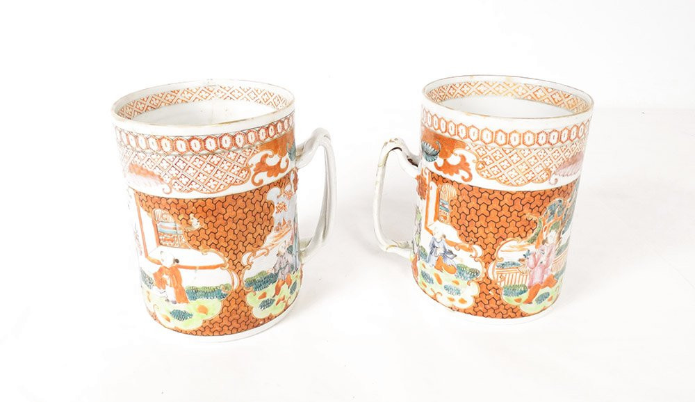 Pair Of Chinese Porcelain Mugs With Mandarin Figures And Qianlong Pagodas, 18th Century-photo-3