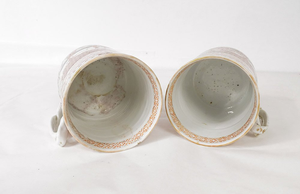 Pair Of Chinese Porcelain Mugs With Mandarin Figures And Qianlong Pagodas, 18th Century-photo-1