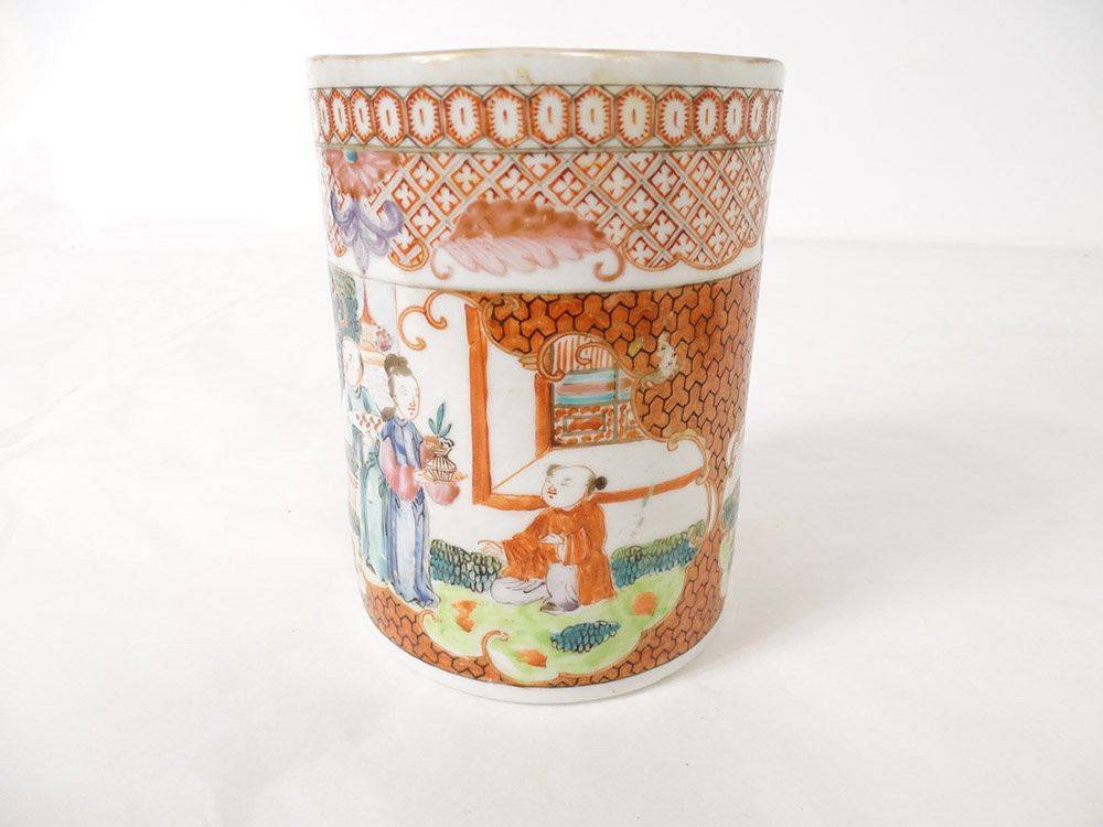 Pair Of Chinese Porcelain Mugs With Mandarin Figures And Qianlong Pagodas, 18th Century-photo-3
