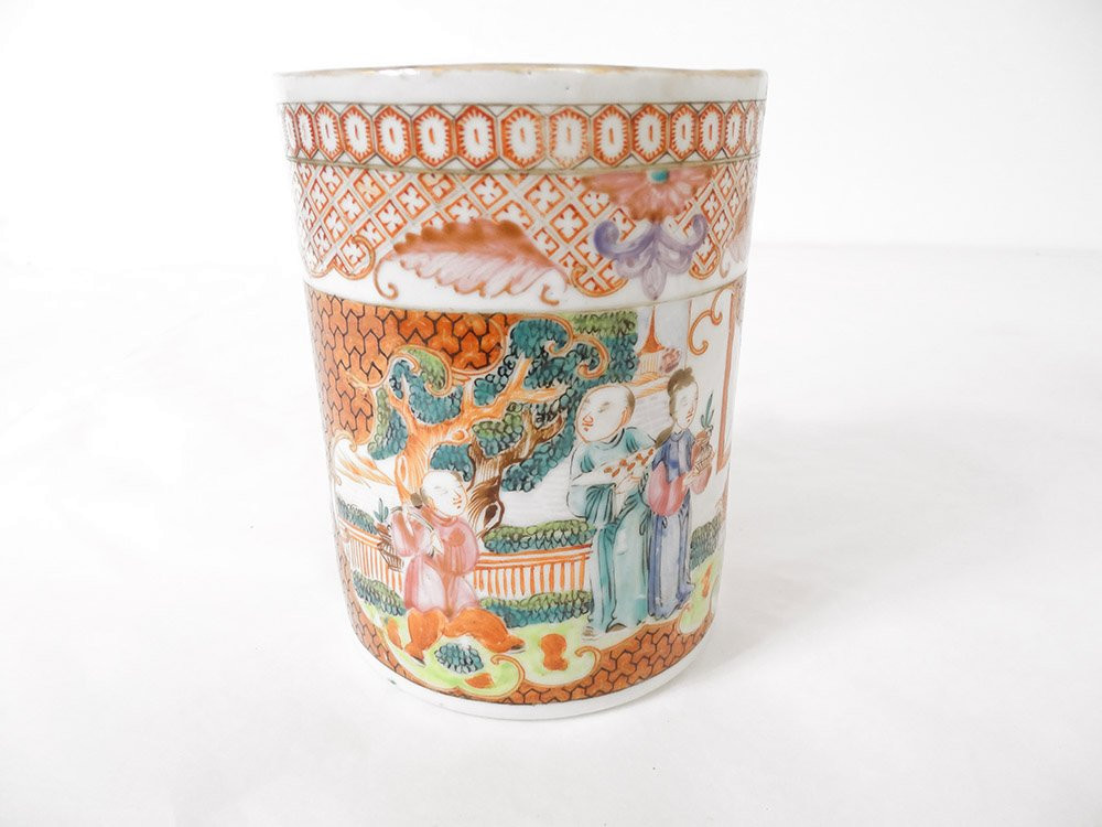 Pair Of Chinese Porcelain Mugs With Mandarin Figures And Qianlong Pagodas, 18th Century-photo-4