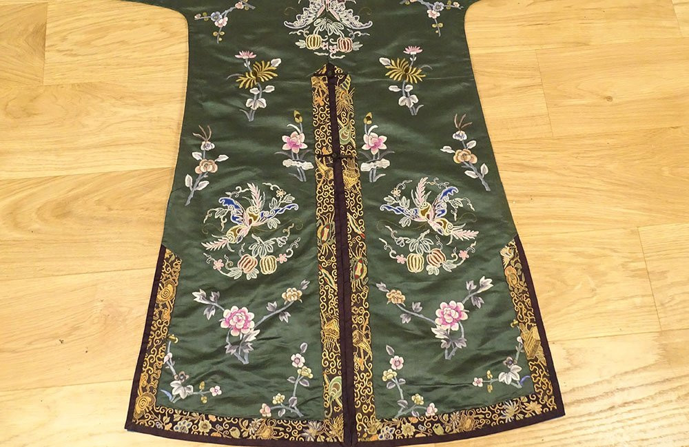 Robe chinoise soie broderies fleurs oiseaux phénix coloquintes Chine XXème-photo-3