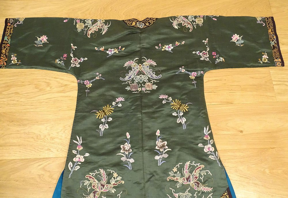 Robe chinoise soie broderies fleurs oiseaux phénix coloquintes Chine XXème-photo-6
