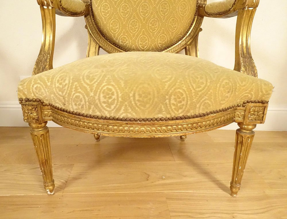 Pair Of Louis XVI Cabriolet Armchairs With Acanthus And Gilt Wood Medallions, Late 18th Century-photo-2