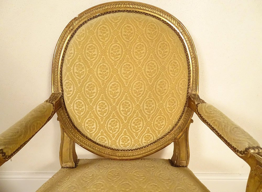 Pair Of Louis XVI Cabriolet Armchairs With Acanthus And Gilt Wood Medallions, Late 18th Century-photo-3