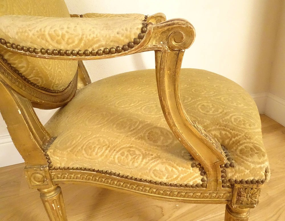 Pair Of Louis XVI Cabriolet Armchairs With Acanthus And Gilt Wood Medallions, Late 18th Century-photo-4