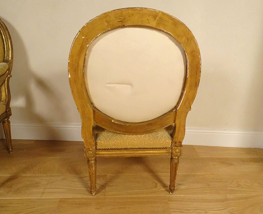 Pair Of Louis XVI Cabriolet Armchairs With Acanthus And Gilt Wood Medallions, Late 18th Century-photo-5