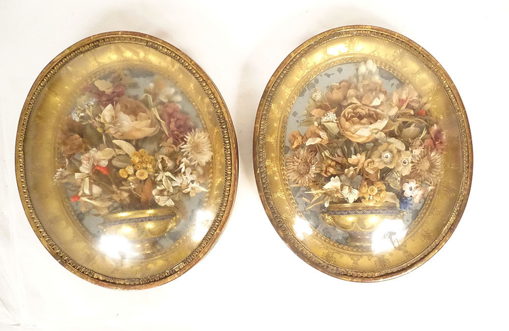 Paire cadres ovale médaillons vases mariés dorés fleurs tissu Empire XIXème