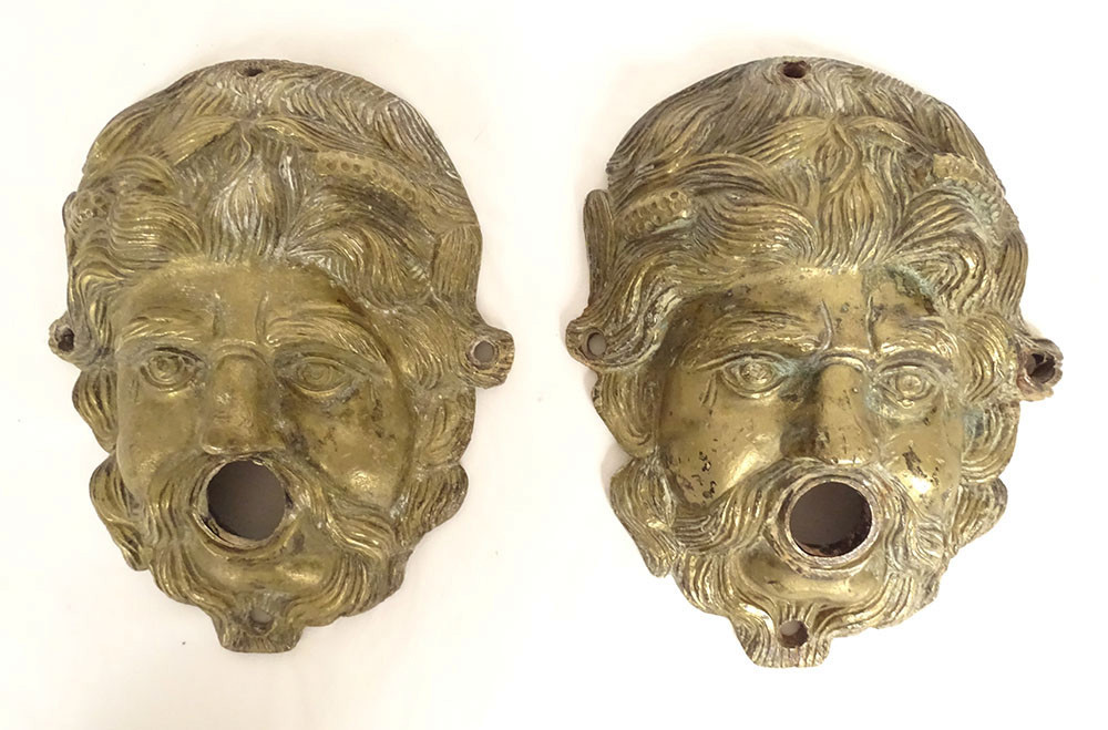 Paire masques fontaine mascarons tête Dieu Fleuve Potamoi bronze XVIIème