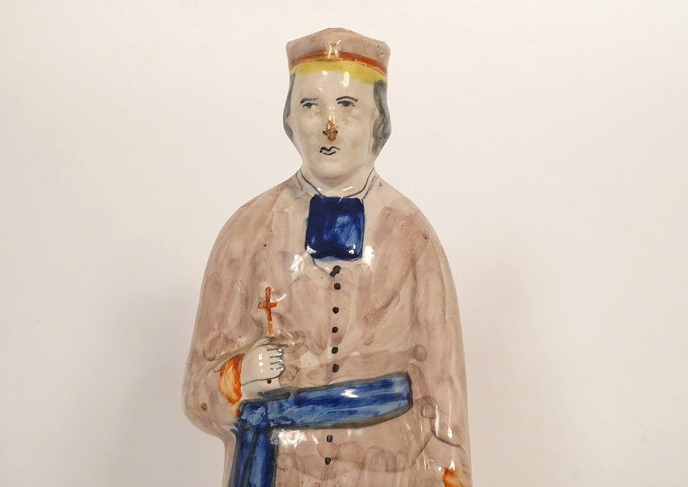 Statuette faïence Henriot Quimper Saint-Yves patron avocat XXème siècle-photo-2