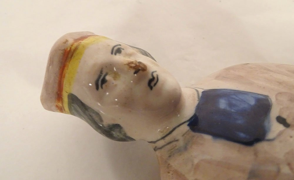 Statuette faïence Henriot Quimper Saint-Yves patron avocat XXème siècle-photo-4