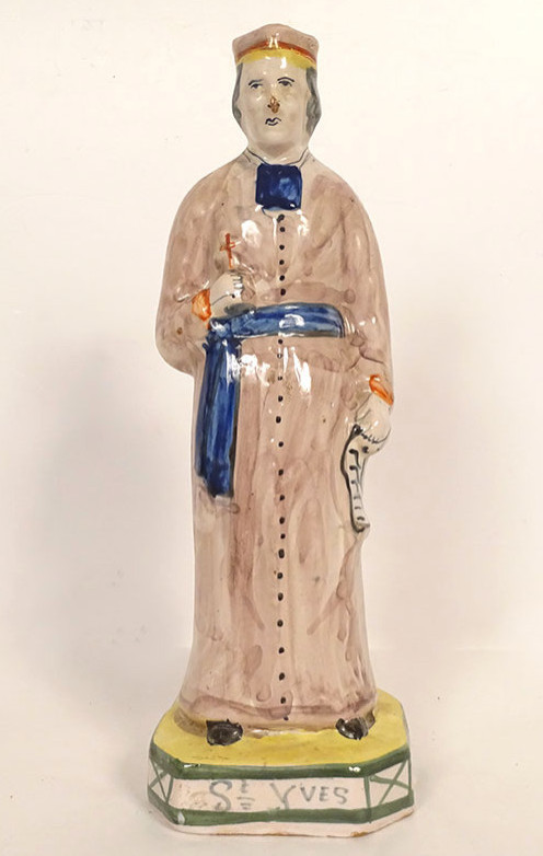 Statuette faïence Henriot Quimper Saint-Yves patron avocat XXème siècle