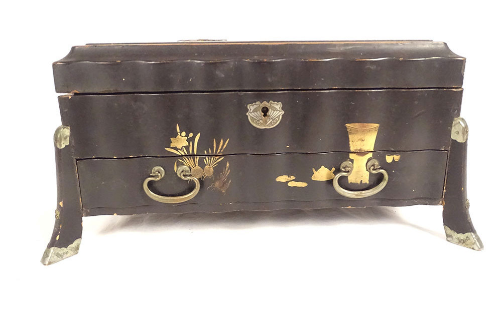 Coffret à bijoux ouvrage bois laqué dorure oiseaux grues fleurs Japon XIXè