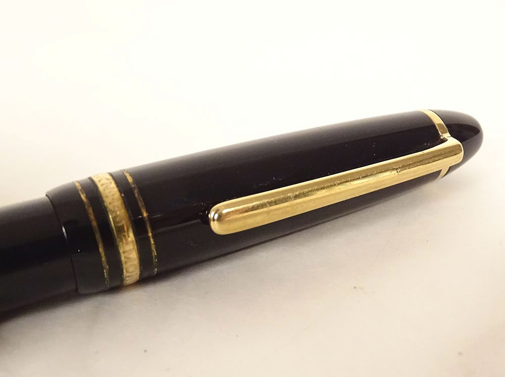 Stylo plume Montblanc Meisterstuck plume or 18K résine noire XXème siècle-photo-4