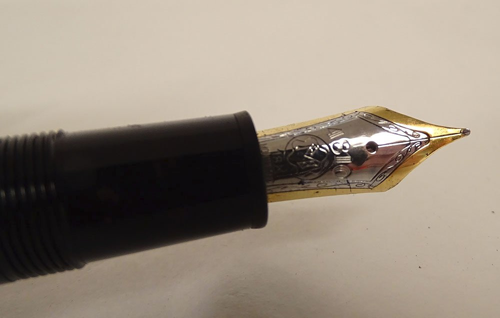 Stylo plume Montblanc Meisterstuck plume or 18K résine noire XXème siècle-photo-6