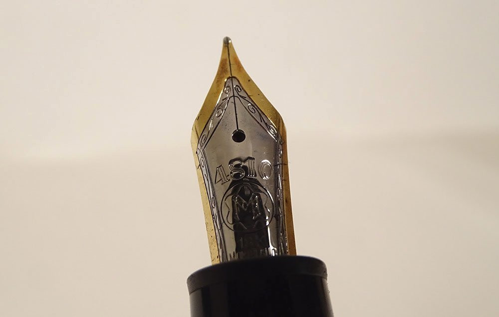 Stylo plume Montblanc Meisterstuck plume or 18K résine noire XXème siècle-photo-7